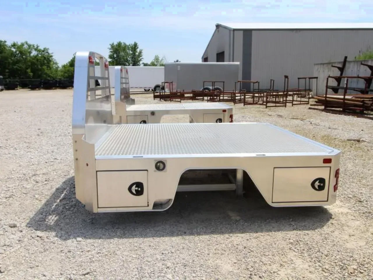 2025 EBY FREE COUNTRY SKIRTED TRUCK BED