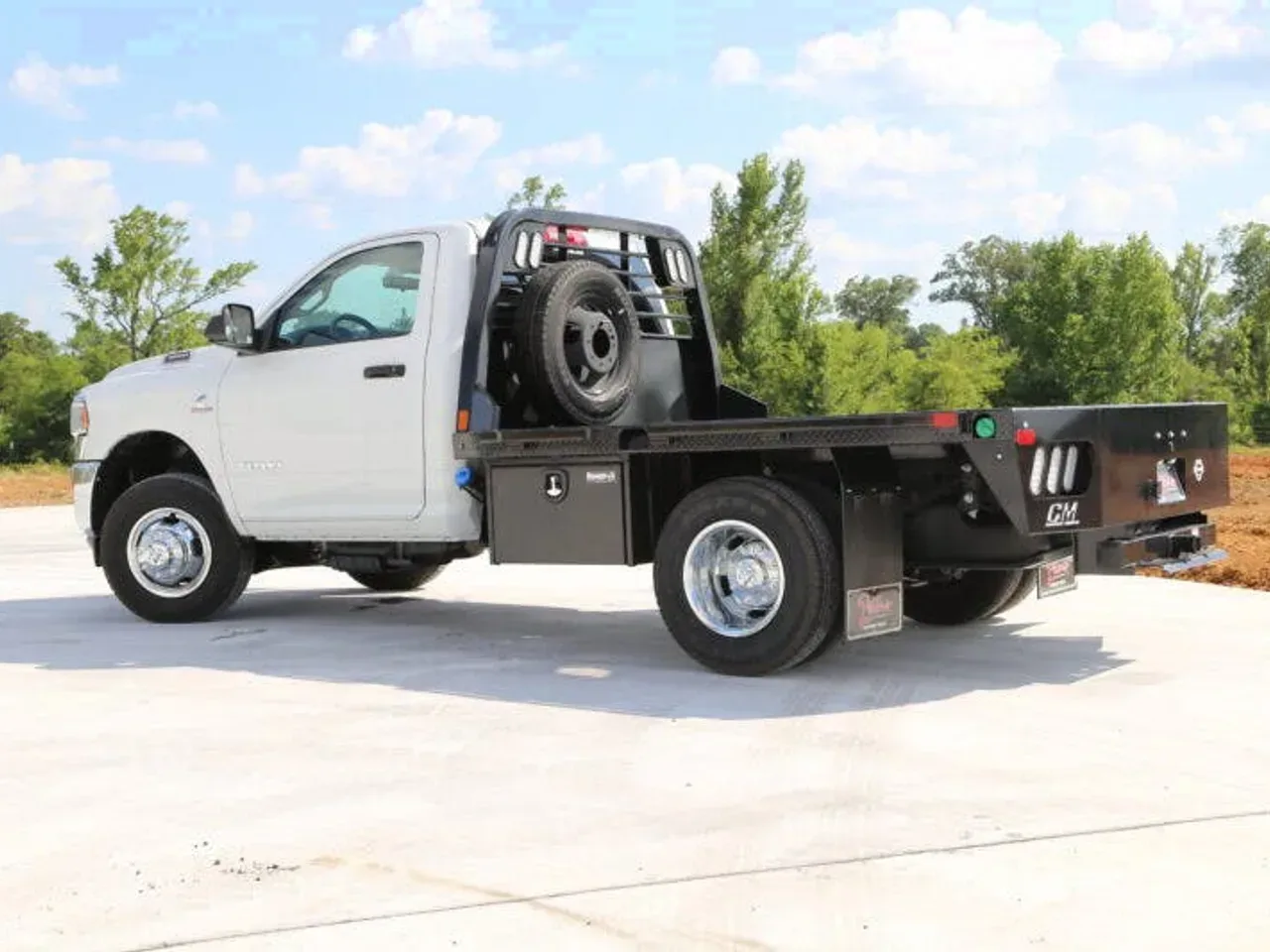 11252 - 2024 CM Truck Beds RD 11'4" / 97" / 84" / 34" Flat Bed Body