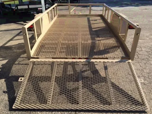 10ft DESSERT TAN UTILITY W/DIAMOND PLATE FENDERS