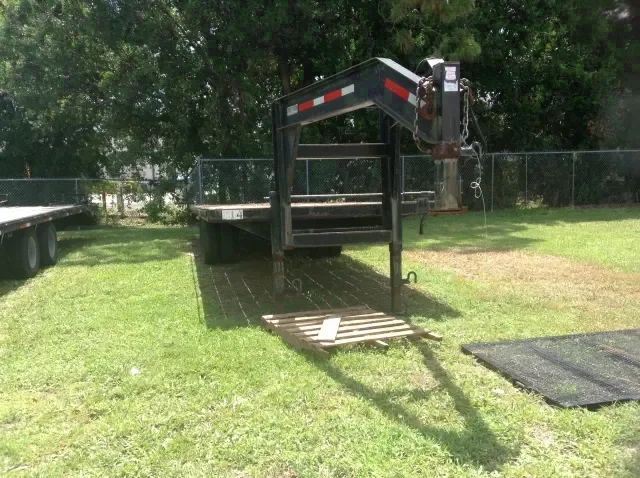 USED Flatbed Gooseneck Trailer 25'x8' - Melbourne, FL