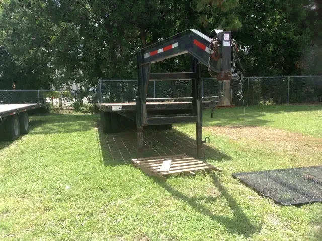 USED Flatbed Gooseneck Trailer 25x8 - Melbourne, FL