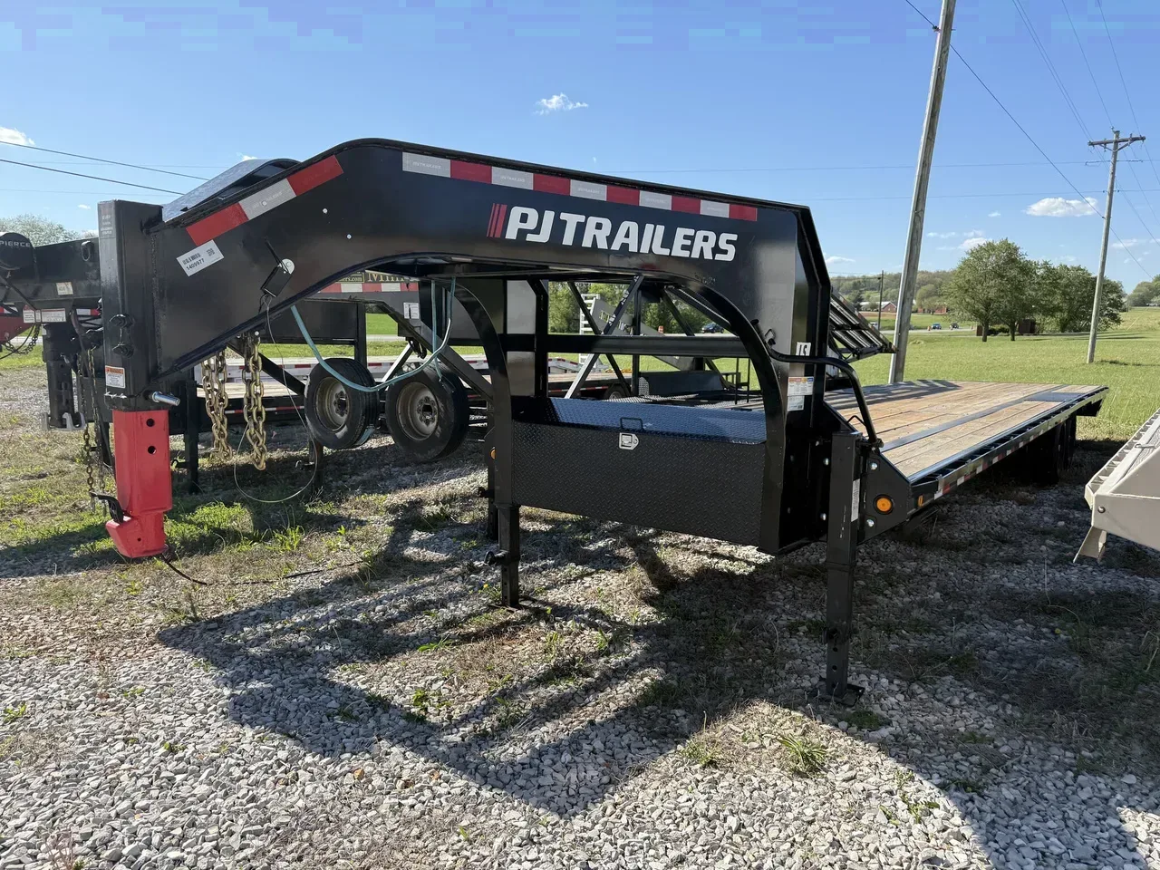 409977 - 2024 PJ Trailers 8.5' x 32' Flat Deck Gooseneck (2)7K Axles Equipment Trailer