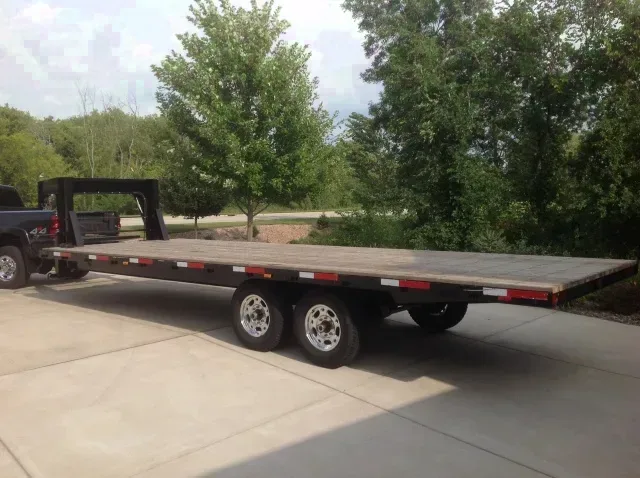 Sliding Tandem Flatbed 14,000# Gooseneck
