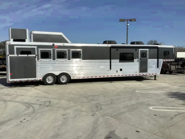 USED 2016 Hart Trailers 4 HORSE LQ Horse Trailer
