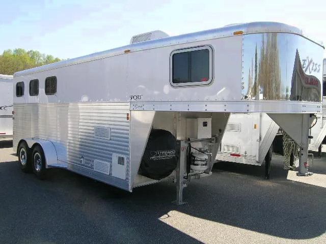 Aluminum 3Horse Trailer w/Weekender Package