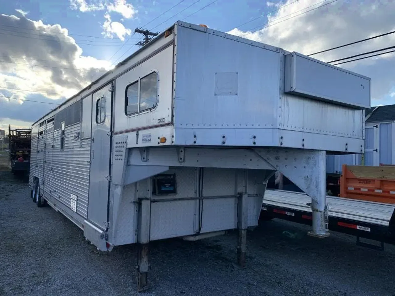 014677 - 1989 Barrett Trailers 8.5' X 40' X 7.5' Aluminum Gooseneck Stock Combo Cattle/Livestock Trailer