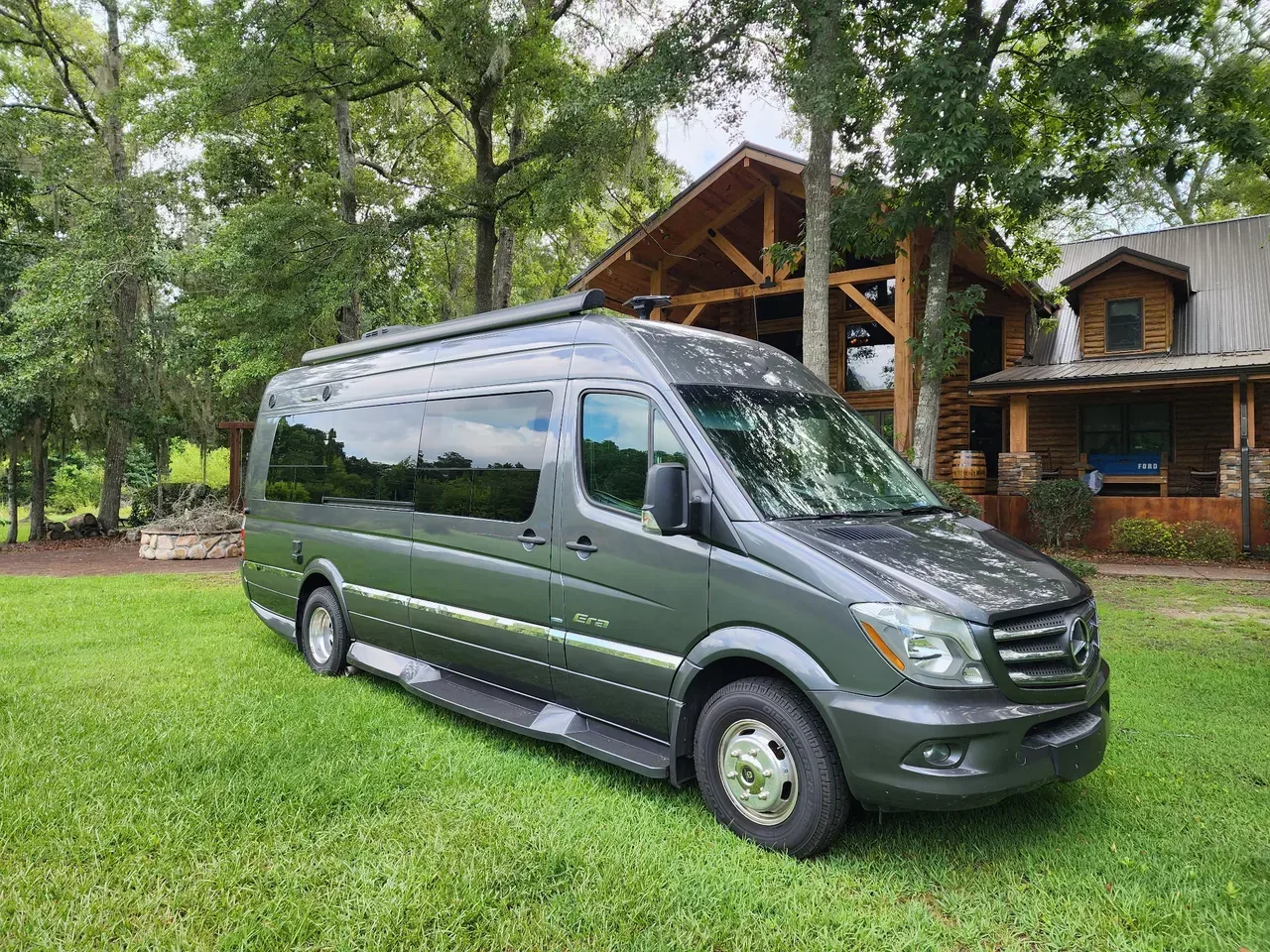 camper trailer 2016 X Winnebago era -Winnebago era