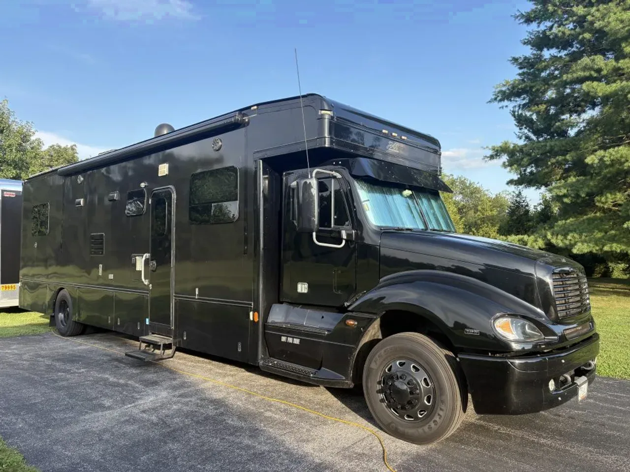 2005 Columbia 40' Motorhome
