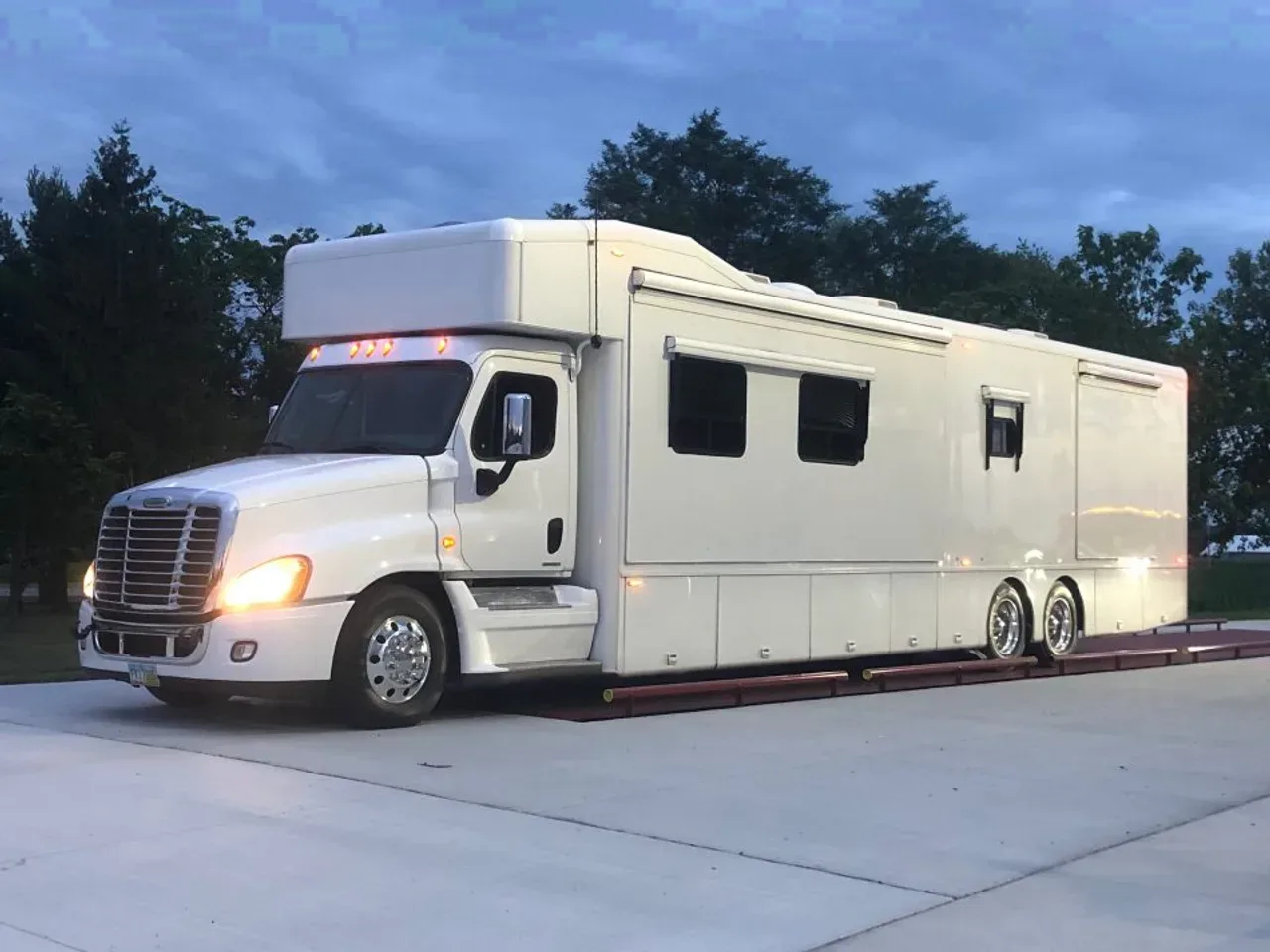 2010 Cascadia 50' Motorhome