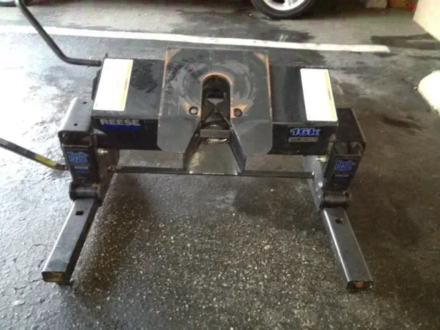 Used Reese 5th Wheel Trailer Hitch - Santa Monica, CA